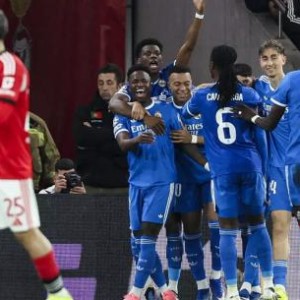 维尼修斯进球挨骂 本菲卡负皇马 穆里尼奥被罚下