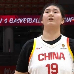 高效爆发！张子宇世预赛首战8中6得12分3板 连续强攻打爆对手禁区