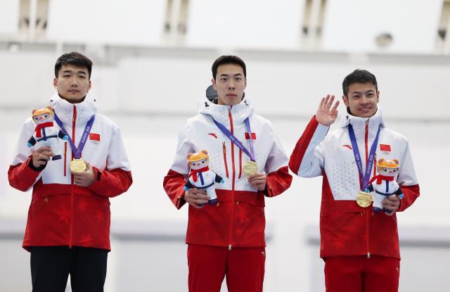 1739685925643080481.jpg (亚冬会)速度滑冰——男子短距离团体追逐赛举行颁奖仪式XxjpseC008161_20250210_PEPFN0A001.jpg